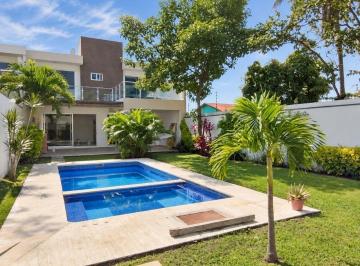Casa · 260m² · 3 Recámaras · 2 Estacionamientos · Casa en Venta Estilo Contemporáneo en Burgos de Cuernavaca, Temixco Morelos.