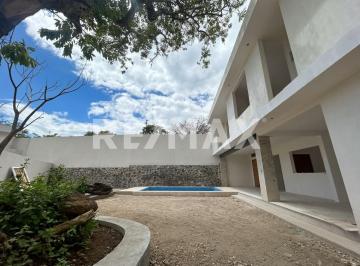 Casa · 272m² · 4 Recámaras · 2 Estacionamientos · Casa en Venta en Morelos, Delicias, Cuernavaca