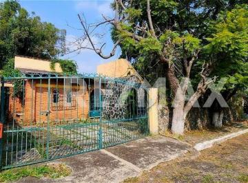 Casa · 148m² · 2 Recámaras · 2 Estacionamientos · Venta de Casa con Amplio Jardín en Jardines de Tlayacapan