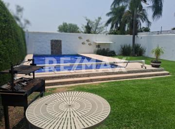 Casa · 286m² · 5 Recámaras · 4 Estacionamientos · Casa en Venta en El Fraccionamiento Jardines de Tlayacapan