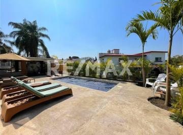 Casa · 437m² · 4 Recámaras · 3 Estacionamientos · Casa en Venta en Morelos, Amates de Oaxtepec