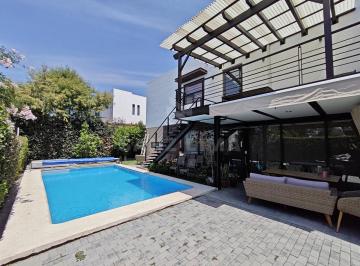 Casa en condominio de 4 habitaciones, Celaya · Álamo Country Club: Hermosa Residencia de 4 Recámaras con Alberca