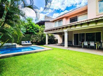 Casa de 3 habitaciones, Emiliano Zapata · Casa de Lujo con Propia Cancha de Padel, Alberca, Jacuzzi y Amplio Jardin en Paraiso Country Club