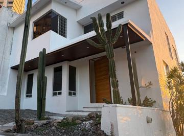 Casa uso de suelo de 4 habitaciones, Querétaro · Casa Comercial en Renta en Milenio III, Querétaro | Ideal Para Clínica o Consultorios