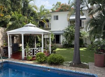Casa de 3 habitaciones, Cuernavaca · Casa en Venta Dentro de Fraccionamiento con Vigilancia Palmira