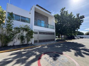 Casa · 220m² · 3 Recámaras · 2 Estacionamientos · Casa en Renta Boca del Rio Veracruz Residencial Bambú (Cubika)