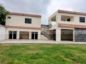 Quinta · 144m² · 3 Recámaras · 6 Estacionamientos · Quinta en Renta en Los Cielos