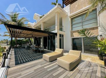 Casa · 470m² · 4 Recámaras · 4 Estacionamientos · Casa en Venta en Cancun La Amada