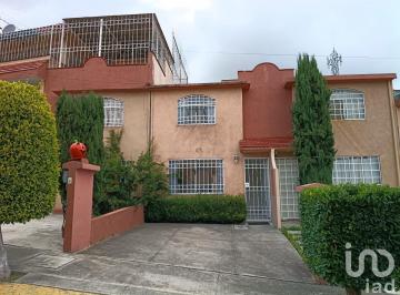 Casa · 77m² · 3 Recámaras · 2 Estacionamientos · Casa en Renta en Real del Bosque, Tultitlán, Edo. de México