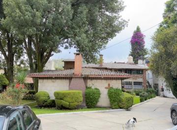 Casa · 444m² · 4 Recámaras · 4 Estacionamientos · Casa en Venta en Xochimilco con Hermoso Jardín