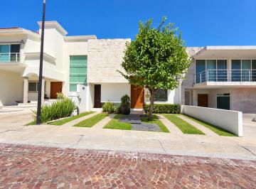 Casa en condominio de 3 habitaciones, Querétaro · ¡Casa en Renta en Juriquilla! Doble Altura, Jardín y Espacios Amplios