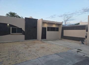 Casa de 3 habitaciones, Victoria · Casa de 390 m² con 3 Recámaras en Venta en Barrio de Pajaritos