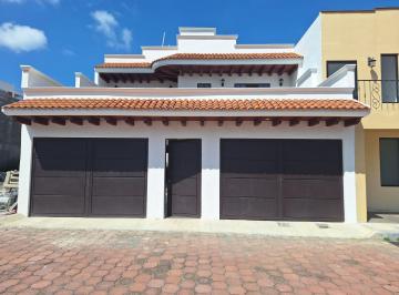 Casa · 160m² · 3 Recámaras · 2 Estacionamientos · Casa en Venta en El Centro de Pátzcuaro
