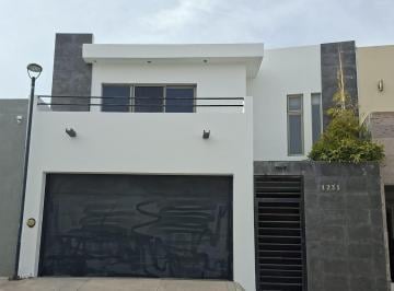 Casa de 3 habitaciones, Chihuahua · Residencia en Lomas Universidad