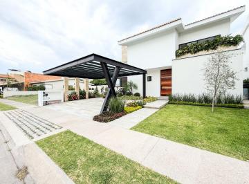 Casa de 4 habitaciones, Emiliano Zapata · Casa Nueva con 4 Recamaras, Alberca y Amplio Jardin en Club de Golf Paraiso Country Club, Morelos