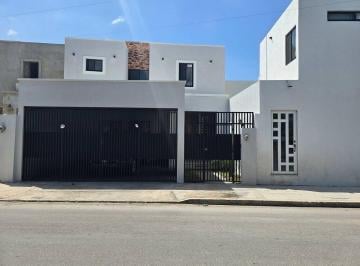 69ccc9ed3171106247c732737485924cfa97ea64f28d88ffa4cb5841f9cd9cc6 · Casa en Venta en Mérida con Cuatro Recámaras y Alberca en Dzityá