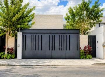 1 · Casa en Venta en Temozon Norte Mérida
