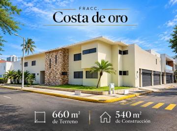 Casa · 540m² · 5 Recámaras · 4 Estacionamientos · Casa de 5 Recámaras | Fracc. Costa de Oro