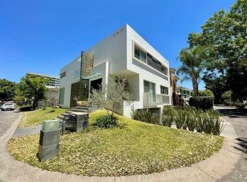 0ce717275696ac7d2b424496858bf2e3adea40fbe42360afae5b321b061225fe · Casa de Venta Valle Real (En Esquina)