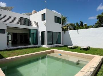 Casa · 215m² · 3 Recámaras · 4 Estacionamientos · Casa en Venta con 16 Paneles Solares, Al Norte de Mérida.
