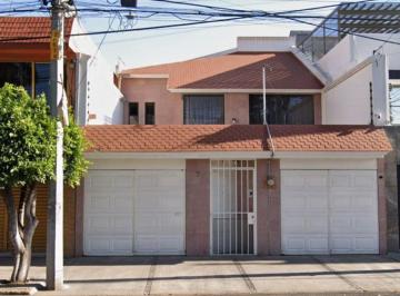 Casa de 3 habitaciones, Gustavo A. Madero · Casa en Villa de Aragon, con Jardin, Patio, Cerca de Av Central, Plazas Comericales y Escuela.