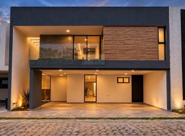 Casa · 350m² · 4 Recámaras · 2 Estacionamientos · Casa en Venta en Lomas de Angelopolis III, 4 Habitaciones Cascatta Puebla