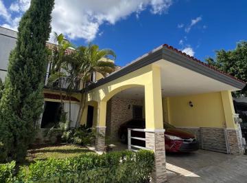 Casa · 136m² · 3 Recámaras · 2 Estacionamientos · Casa en Renta de 3 Recámaras, 3 Baños Completos en Cancún