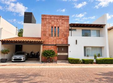 Casa de 5 habitaciones, Corregidora · Casa en Renta (Por El Campestre)