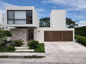 Casa de 3 habitaciones, Colima · Residencia con Vista Al Campo de Golf de 748 m² con 3 Recámaras en Venta en Fraccionamiealtozano