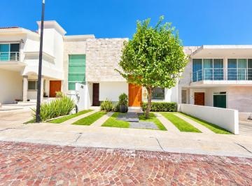 Casa · 271m² · 3 Recámaras · 2 Estacionamientos · Casa en Renta en Cumbres del Lago