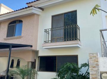 Casa en condominio de 4 habitaciones, Zapopan · Casa en Renta Jardin Real Coto 7
