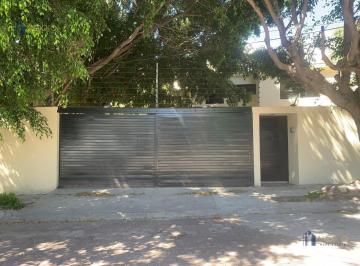 Casa · 440m² · 3 Recámaras · 2 Estacionamientos · Casa en Venta en Querétaro ¡Quintas del Marques! Minutos del Centro de Querétaro