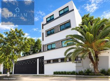 Oficina · 148m² · 3 Estacionamientos · Edificio Corporativo en Renta en Av Huayacán, Cancún | 3 Niveles y Estacionamiento Privado