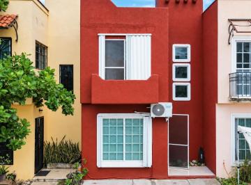 Fachada de la propiedad · Casa Amueblada en Venta en La Toscana, Privada Salamanca | Playa del Carmen