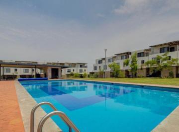 Casa en condominio de 3 habitaciones, Xochitepec · Casa con Hermosa Vista a La Alberca con 2 Estacionamientos y 16 Amenidades en Zona Residencial