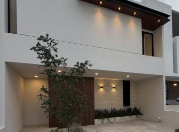 Casa · 205m² · 3 Recámaras · 2 Estacionamientos · Casa de Gran Diseño en Exclusiva Privada en Corregidora Querétaro