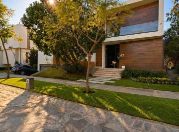Casa de 3 habitaciones, Zapopan · Casa en Venta en Bosques de Los Lagos con 3 Recámaras, Oficina y Jardín