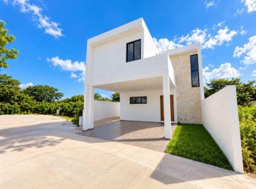 Casa en condominio de 4 habitaciones, Mérida · Se Vende Casa en Privada Al Norte de La Ciudad con Amenidades