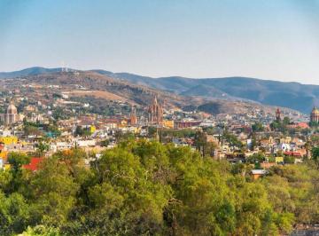 Casa de 4 habitaciones, San Miguel de Allende · Casa Estilo Colonial en Mexiquito. Vistas Espectaculares y Acceso Caminando Al Centro Histórico