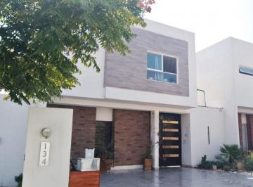 Casa de 3 habitaciones, Saltillo · Casa Equipada en Renta en Rincón de Foret