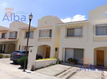 Casa · 179m² · 3 Recámaras · 3 Estacionamientos · Casa en Renta Amueblada en La Querencia