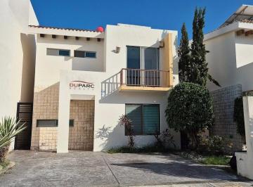 Casa de 3 habitaciones, Carmen · Casa en Venta, 4 Recámaras + Sala de Tv | Residencial Mar Azul, Carmen