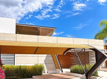 Casa · 408m² · 3 Recámaras · 3 Estacionamientos · Casa en Venta en Cumbres del Lago