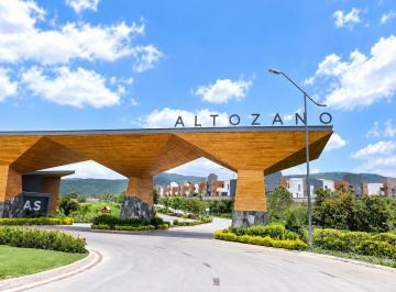 Terreno / Lote · 450m² · Terreno en Venta en Altozano