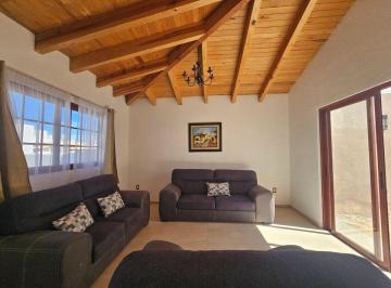 Casa de 3 habitaciones, Tequisquiapan · Casa de Dos Niveles Amplia con Área Para Jardin en Fraccionamiento
