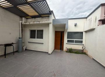 Casa de 1 habitación, Victoria · Casa en Renta