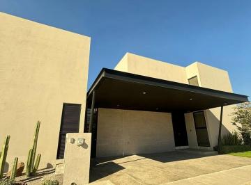 Casa en condominio de 4 habitaciones, Querétaro · Preciosa Casa en Lomas del Campanario Norte