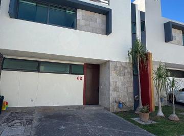 871fc09b77e9d2f58531d5b44e01ba459f94a8a6aec133fc774650124bdb1c3c · Casa Amplia en Renta en Porta Real Coto Salerno