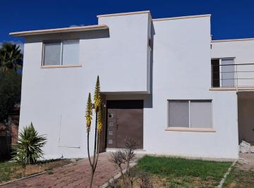 Fachada Principal · Casa en Privada Cerrada