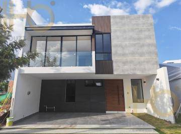 Casa · 335m² · 4 Recámaras · 3 Estacionamientos · Casa en Pueblo Santa Clara Ocoyucan